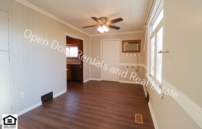 3 beds, 1.5 baths, 1,000 sqft, $1,095, Unit Apt A