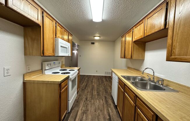 Coming Soon! Nice 2 Bedroom, 2 Full Bath Duplex Located in Saginaw.