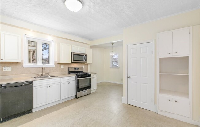 2 beds, 1 bath, 1,375 sqft, $2,700, Unit 1