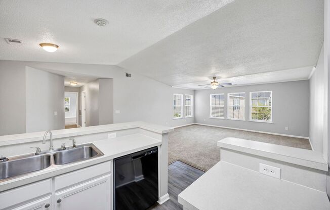 2 beds, 2 baths, 1,350 sqft, $1,380, Unit 418-418E