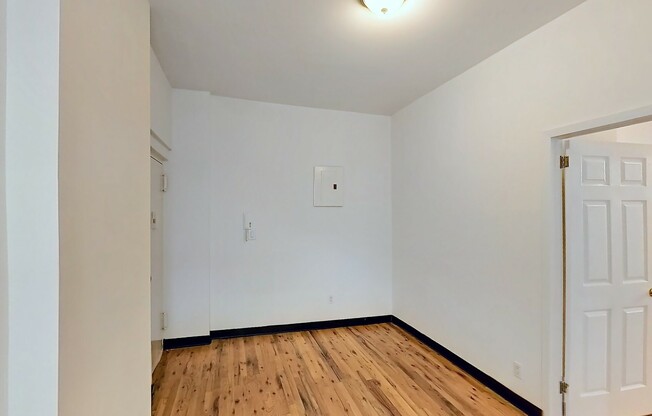 2 beds, 1 bath, $3,299, Unit 17