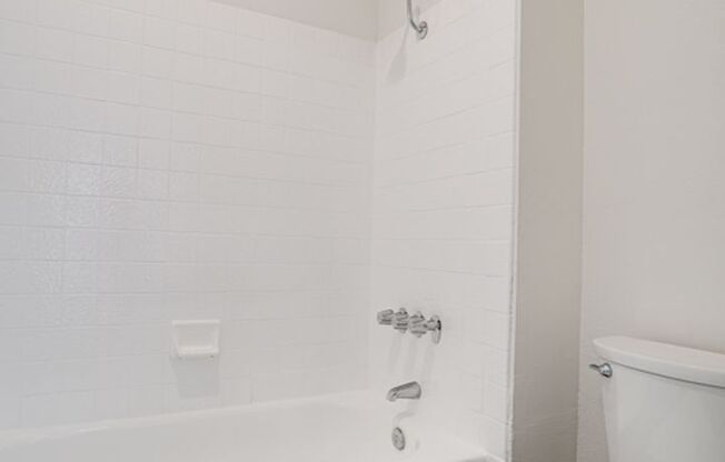 2 beds, 1 bath, 900 sqft, $2,195, Unit 8324-31