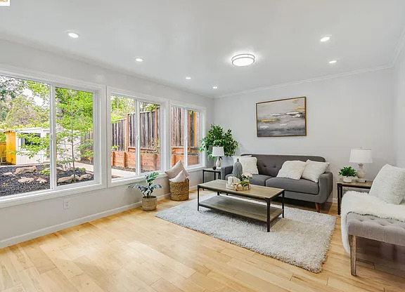 1431 SUNSET LOOP