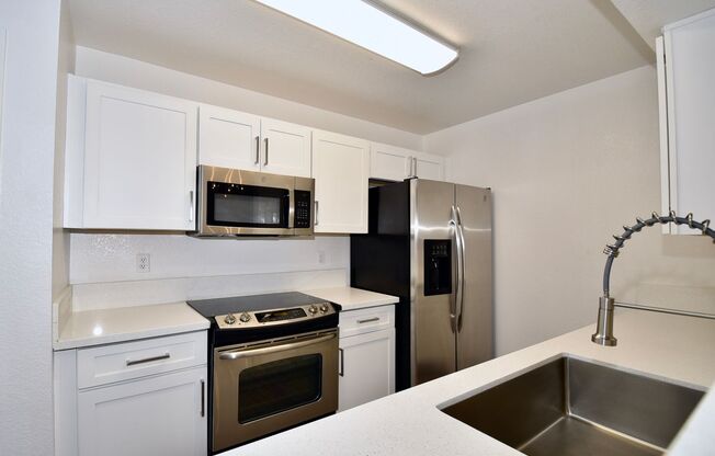 Move-In Ready Upgraded 1 Bed • 1 Bath Condo – Copper Sands (Southwest)