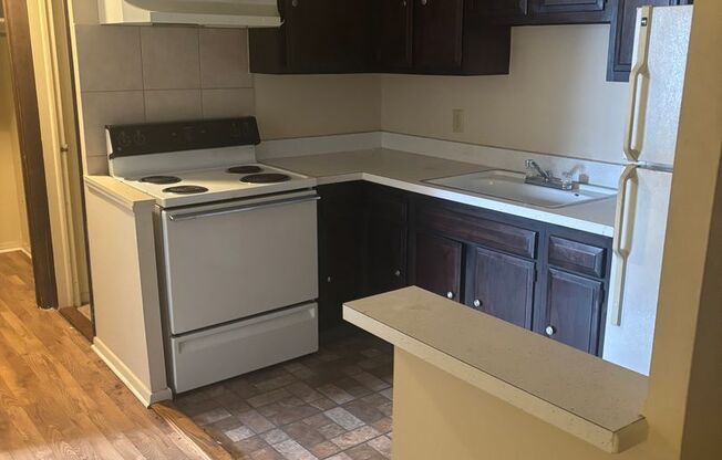 1 bed, 1 bath, $775, Unit 17