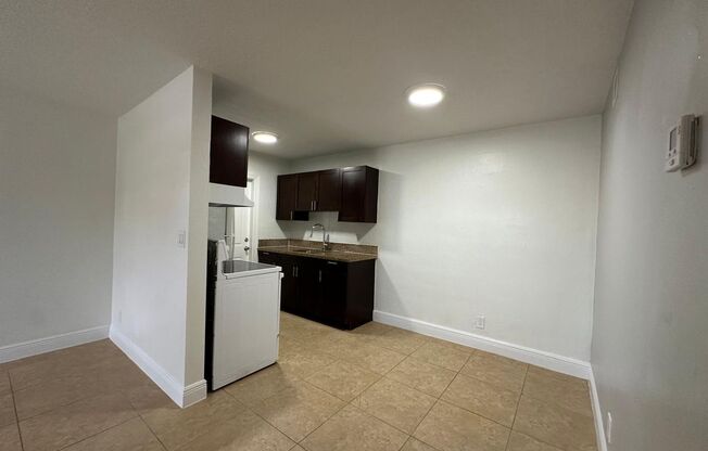 2 beds, 1 bath, $1,895, Unit 118