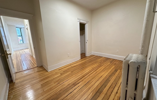 2 beds, 1 bath, $3,400, Unit 5