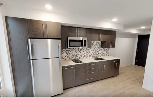 Studio, 1 bath, 272 sqft, $1,180, Unit 713