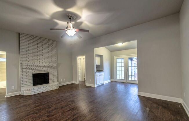 Updated 3 Bedroom/2 Bath w/ Open Floorplan and Big Backyard w/ lots of shade trees