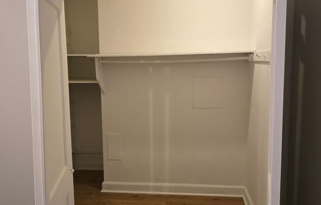 Studio, 1 bath, $800, Unit 114