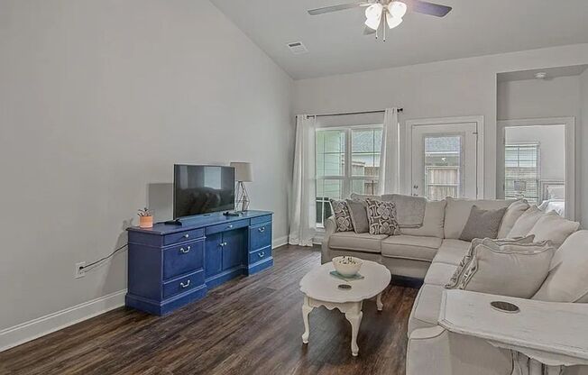 Elegant Furnished Townhouse in StoneLake Village – Stylish 3BR/2BA with Garage & Patio