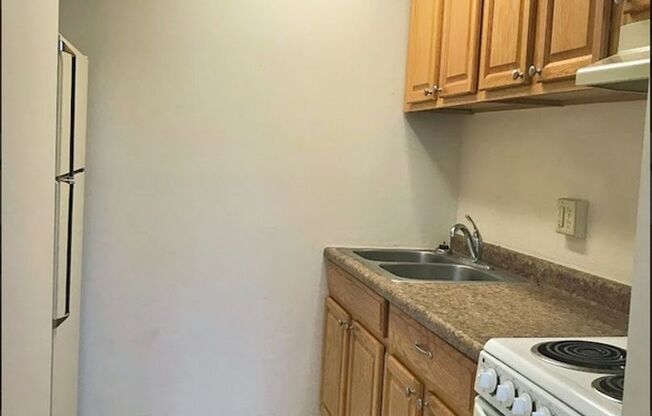 1 bed, 1 bath, 600 sqft, $825, Unit 203