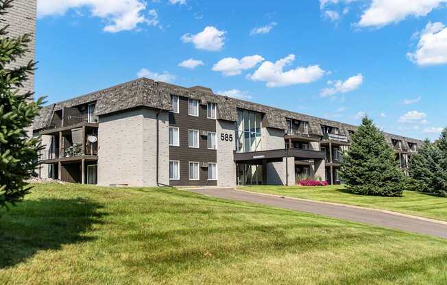 A large building with the number 885 on it.