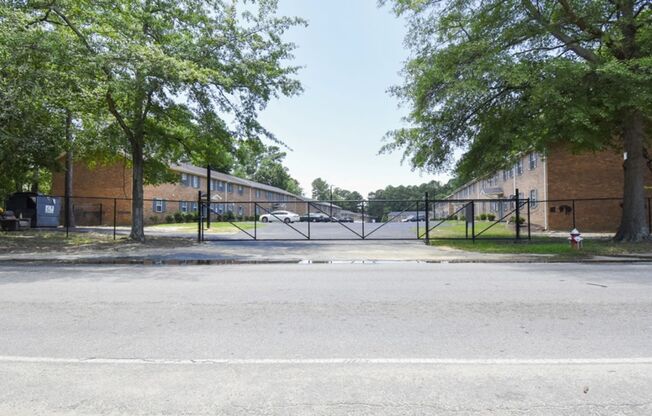 2 beds, 1 bath, $1,100, Unit 10D