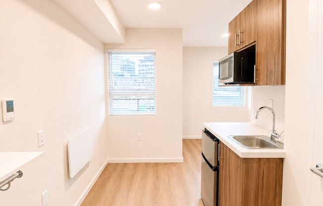 Studio, 1 bath, 175 sqft, $999, Unit 215