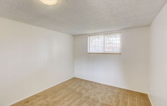 3 beds, 2 baths, 1,330 sqft, $1,950, Unit 75603b