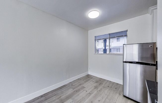 Studio, 1 bath, 550 sqft, $1,498, Unit 108