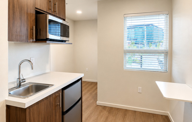 Studio, 1 bath, 175 sqft, $999, Unit 214