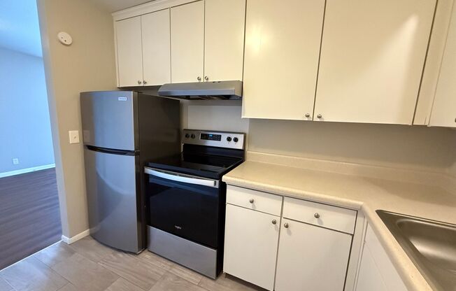 2 beds, 1 bath, 1,000 sqft, $1,195, Unit B24