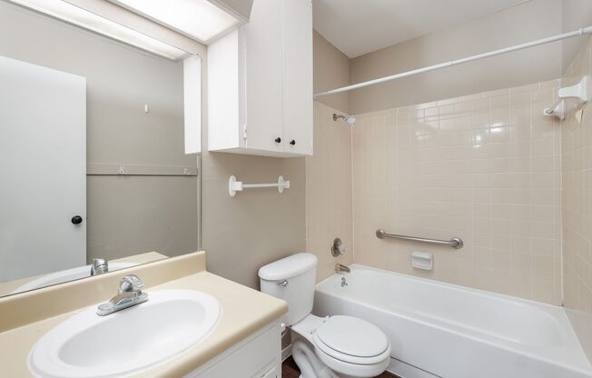 Studio, 1 bath, 445 sqft, $750, Unit 206