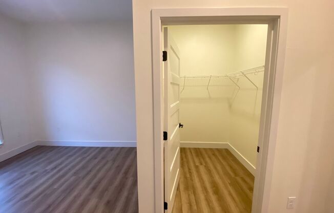 1 bed, 1 bath, 899 sqft, $2,910, Unit 433