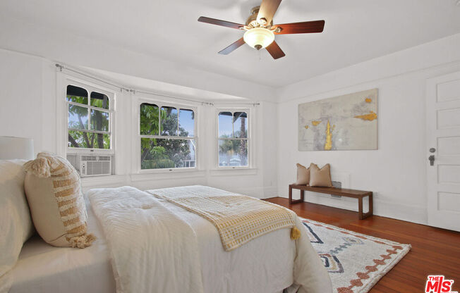 1616 W 25 ST