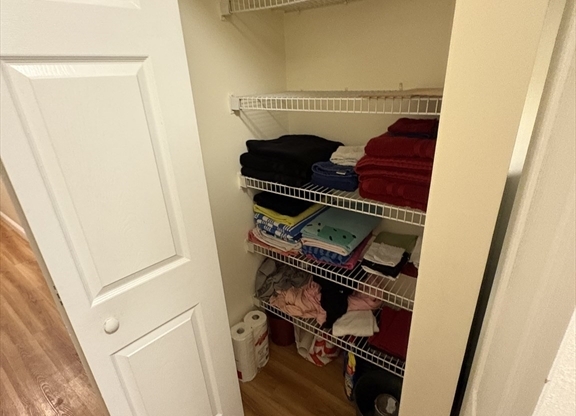 3 beds, 1 bath, $4,500, Unit 4