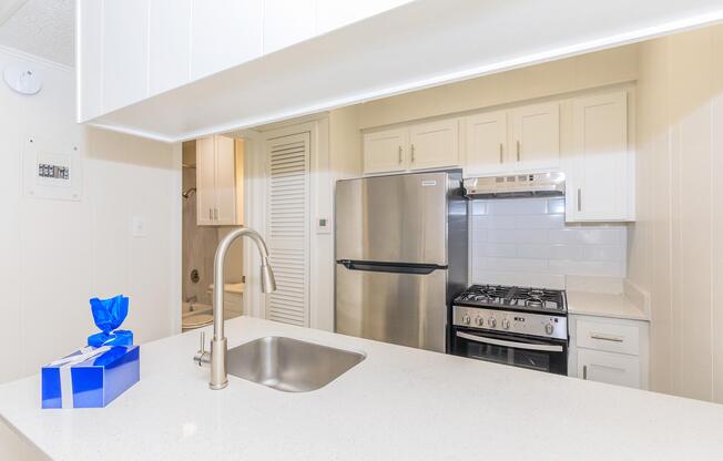 Studio, 1 bath, 400 sqft, $799