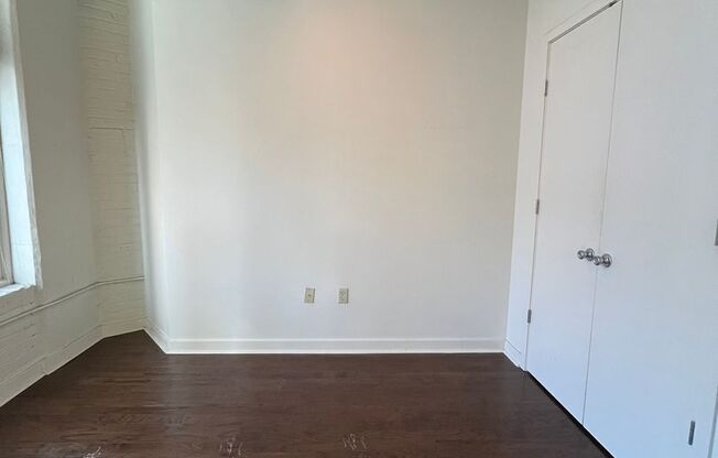 2 beds, 1 bath, $2,050, Unit #301