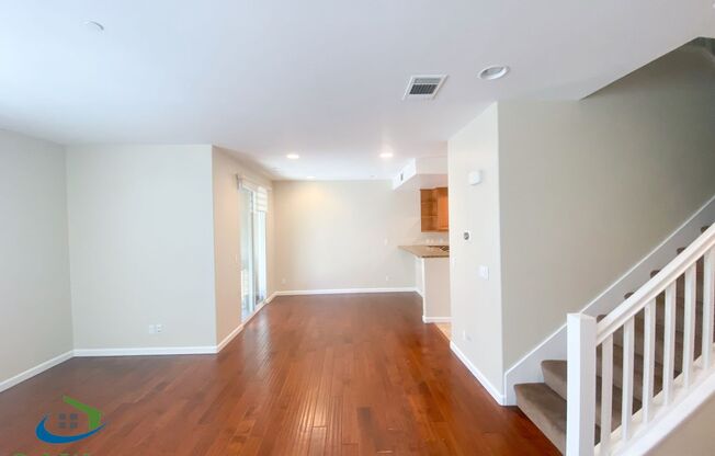 $3695 - 3 Bed/2.5 Bath Tri-level Townhome in North San Jose! Pets possible with approval