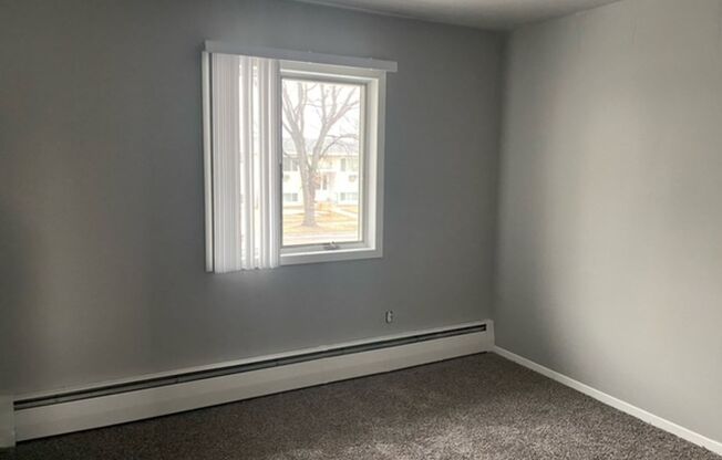 2 beds, 1 bath, $750, Unit 1