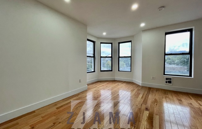 936 4 AVE