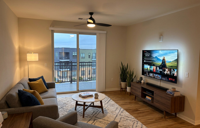 1 bed, 1 bath, 821 sqft, $1,685, Unit 10009-300