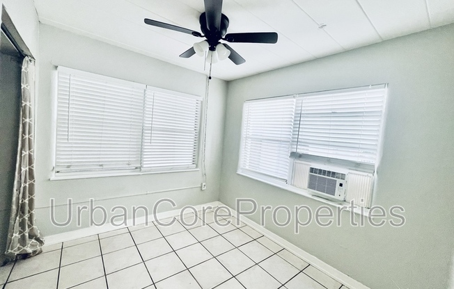 1023 LOCUST ST NE