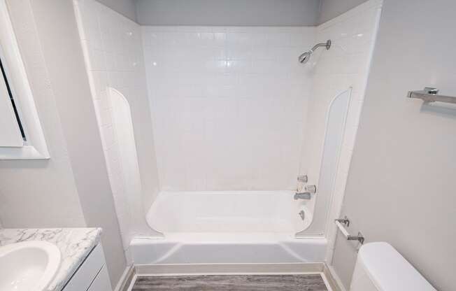 Soaking Tubs With Ceramic Tile at Arbor Pointe at Hillcrest, Little Rock