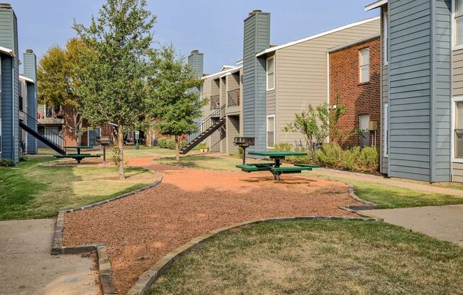 Oak Tree Village Apartments Outdoor Picnic Area