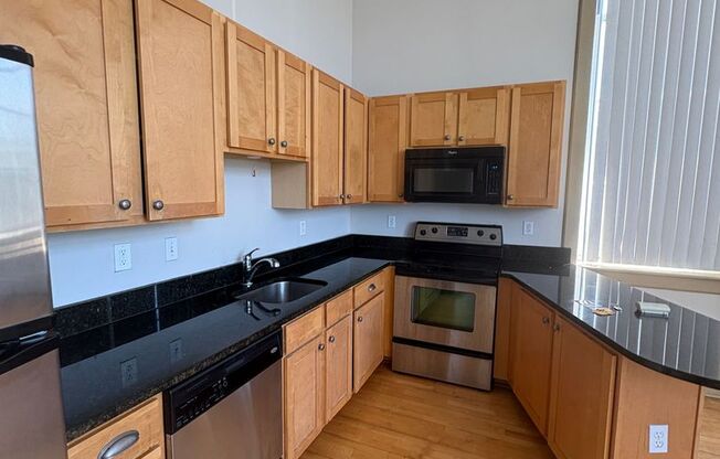 3 beds, 1 bath, 1,030 sqft, $1,850, Unit 1517 S. Theresa Ave. #207