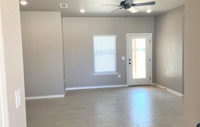 3 beds, 2 baths, 1,300 sqft, $1,500, Unit A