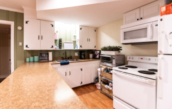 1219 GREENWAY CT