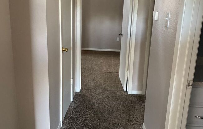 2 beds, 1 bath, 850 sqft, $900, Unit LP#45