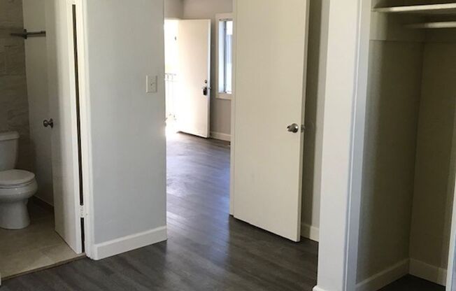 1 bed, 1 bath, 695 sqft, $2,345, Unit 725 1/2