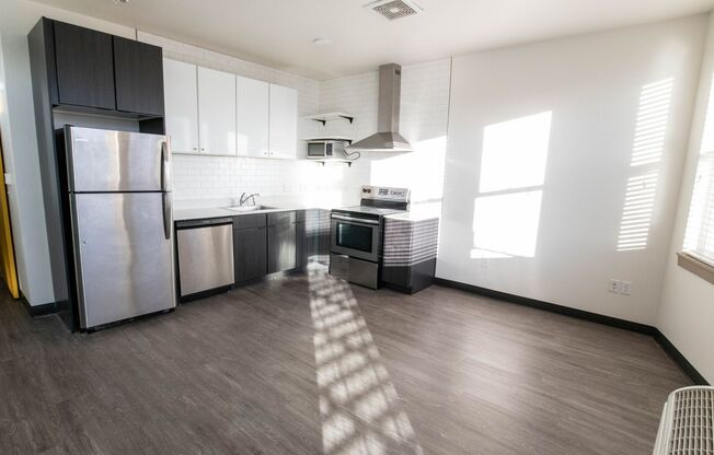 1 bed, 1 bath, 574 sqft, $1,745