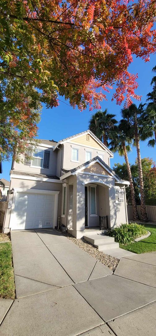 Charming 3BD/2.5BA Home Located in the heart of Sacramento!