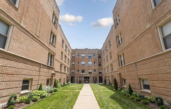 2 beds, 1 bath, 561 sqft, $2,100, Unit 1635-2M