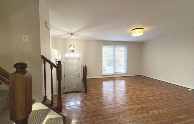 Beautiful Chapelgate 3bd 2.5bth, 1 car garage townhouse!