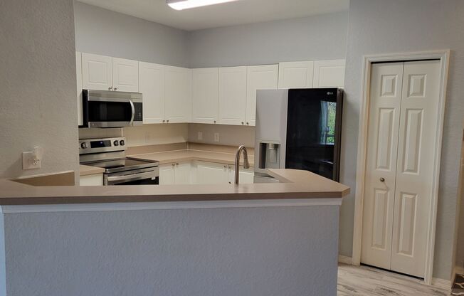 3 beds, 2 baths, $2,100, Unit # 206