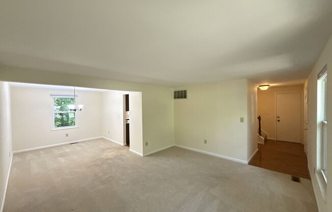 4-Bedoom Home in Carmel Area!