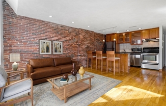 386 Commercial Street