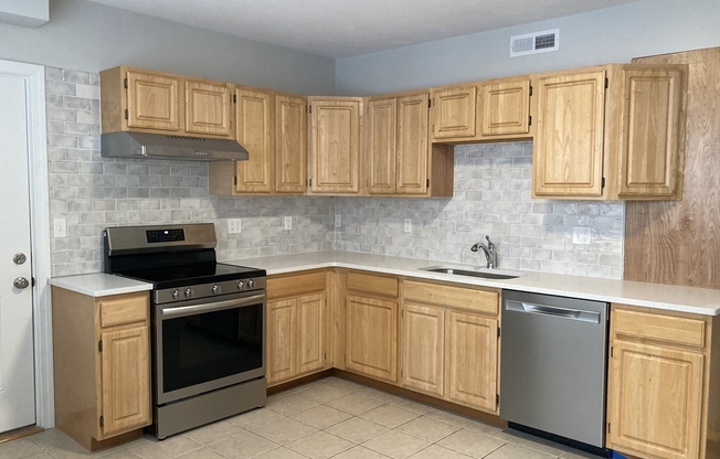 3 beds, 1 bath, 900 sqft, $2,850, Unit 2