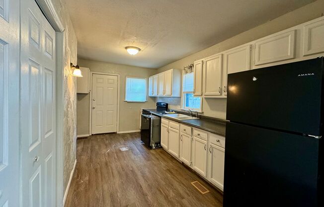 3 beds, 1 bath, $995